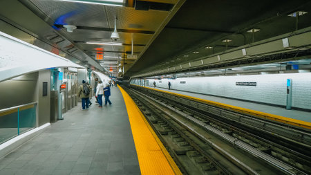 Train leaving World Trade Center Subway station in Manhattan - Nのeditorial素材