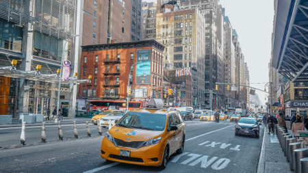 Typical street view in Manhattan at 8th Avenue - NEW YORK, UNITED STATES - DECEMBER 4, 2018のeditorial素材