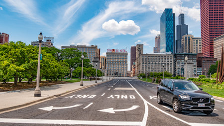 Typical Chicago street view with iconic buildings - CHICAGO, USA - JUNE 12, 2019のeditorial素材