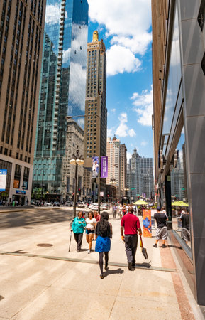 Walking on Michigan Avenue in Chicago - a busy place - CHICAGO, USA - JUNE 12, 2019のeditorial素材