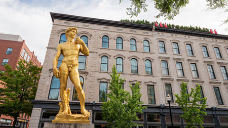Golden David statue at Fort Nelson Park Louisville - LOUISVILLE. USA - JUNE 14, 2019のeditorial素材