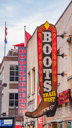 Boots shop on Nashville Broadway - NASHVILLE, TENNESSEE - JUNE 15, 2019のeditorial素材