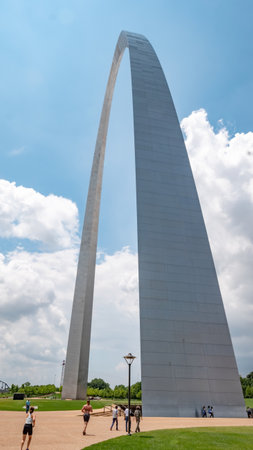 Gateway Arch in St. Louis - ST. LOUIS, USA - JUNE 19, 2019のeditorial素材