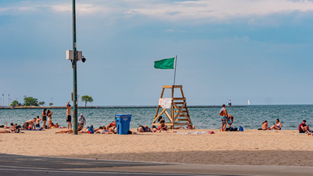 The beach in Chicago on a hot summer day - CHICAGO, USA - JUNE 11, 2019のeditorial素材