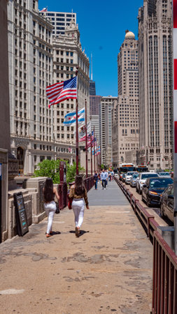 Walking over Du Sable Bridge in Chicago - CHICAGO, USA - JUNE 11, 2019のeditorial素材