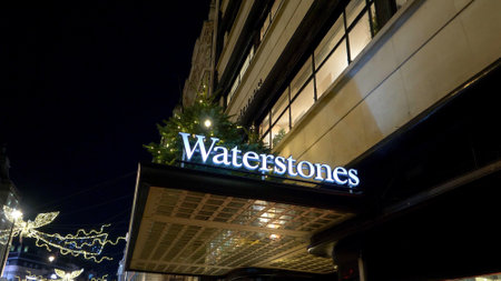 Waterstones in London Piccadilly - LONDON, ENGLAND - DECEMBER 11, 2019のeditorial素材