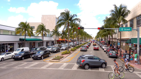 Street Traffic in Miami Beach - MIAMI, FLORIDA APRIL 10, 2016のeditorial素材