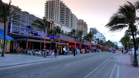 Las Olas Blvd 1A1 at Ft Lauderdale - FORT LAUDERDALE, USA APRIL 12, 2016のeditorial素材