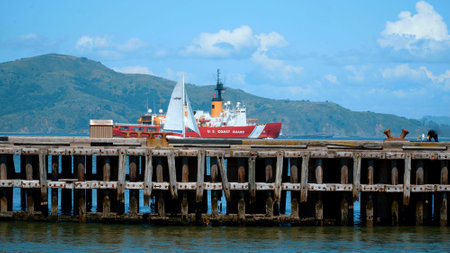 Big container vessel in the bay of San Francisco - SAN FRANCISCO, CALIFORNIA - APRIL 18, 2017 -...