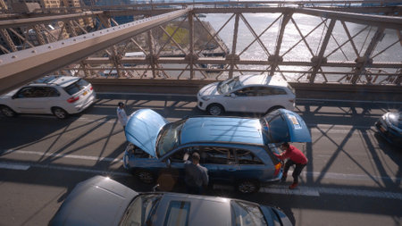 Car breakdownh on Brooklyn Bridge causes traffic jam - NEW YORK CITY, UNITED STATES - APRIL 2, 2017のeditorial素材