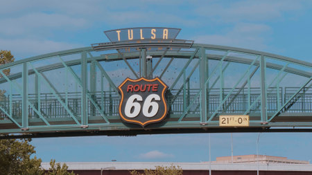 11 th street Bridge over Route 66 in Tulsa Oklahoma - TULSA-OKLAHOMA, OCTOBER 21, 2017のeditorial素材