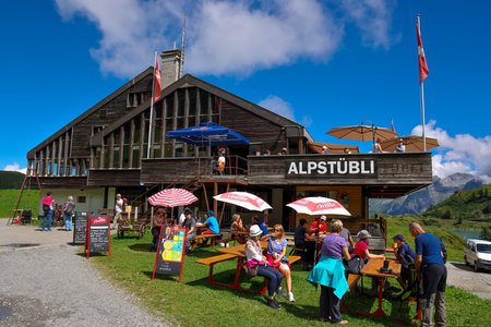 Beautiful tavern in the Swiss Alps at Lake Truebsee in Switzerland - SWISS ALPS, SWITZERLAND - AUGUST 15, 2020のeditorial素材