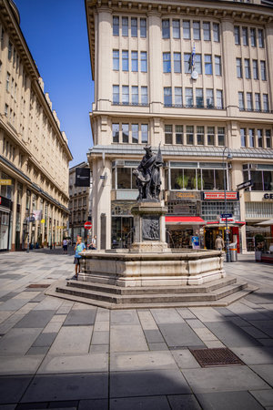 Fountain in the pedestrian zone of Vienna - VIENNA, AUSTRIA, EUROPE - AUGUST 1, 2021のeditorial素材