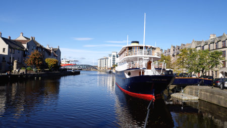 Boat on River Leith in Edinburgh - EDINBURGH, SCOTLAND - OCTOBER 04, 2022のeditorial素材