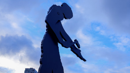 Famous Hammering Man Scuplture in the city of Frankfurt - FRANKFURT, GERMANY - JULY 12, 2022のeditorial素材