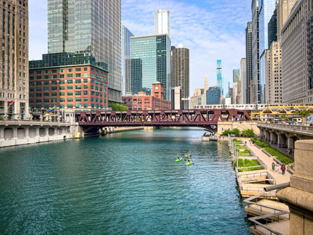 Chicago Riverwalk in downtown - CHICAGO, UNITED STATES - JUNE 06, 2023のeditorial素材