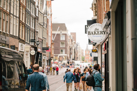 NETHERLANDS, AMSTERDAM â JUNE 15,2017: Veiw on the city busy streets and people riding their bikes and walking のeditorial素材