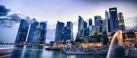 SINGAPORE-FEB 5: Marina Bay is also very popular for tourists. Evening will close with a spectacular light and sound show at Marina Bay on Feb. 5, 2012 in Singapore.のeditorial素材