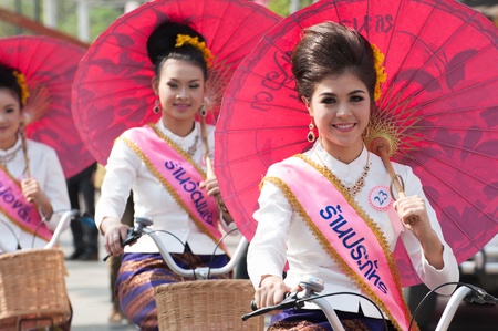 CHIANG MAI, THAILAND-JANUARY 18 : 30th anniversary Bosang umbrella festival,Woman in traditional costume during the annual Umbrella festival at San Kamphaeng. on Jan.18, 2013 in Chiang Mai, Thailand.のeditorial素材