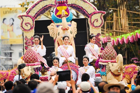 CHIANG MAI,THAILAND-FEB.2 : 37th Anniversary Chiang Mai Flower Festival, Unidentified women in parade annual Chiang Mai flower festival. on Feb.2, 2013 in Chiang Mai,Thailand.のeditorial素材