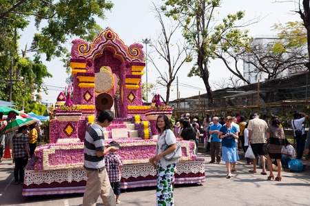 CHIANG MAI,THAILAND-FEB.3 : 37th Anniversary Chiang Mai Flower Festival, People are interested in coming to visit the annual Chiang Mai flower festival. on Feb.3, 2013 in Chiang Mai,Thailand.のeditorial素材