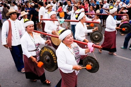 CHIANG MAI,THAILAND-FEB.2 : 37th Anniversary Chiang Mai Flower Festival, Unidentified women in parade annual Chiang Mai flower festival. on Feb.2, 2013 in Chiang Mai,Thailand.のeditorial素材