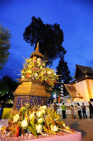 CHIANG MAI THAILAND-JUNE 5 : Inthakhin traditional Offerings of flowers.Thai offering flowers attended a ceremony to worship the city pillar at Wat Chedi Luang.on June 5,2013 in Chiangmai Thailandのeditorial素材