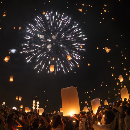 CHIANG MAI THAILAND-NOVEMBER 16 : Loy Krathong festival. Unidentified men and women lights floating balloon made of paper annually at the Sansai. on Nov. 16,2013 in Chiang Mai, Thailand.のeditorial素材