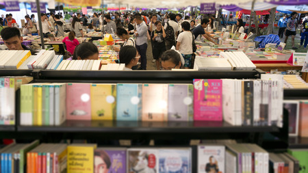 CHIANG MAI, THAILAND - JANUARY 23 : CHIANG MAI UNIVERSITY Book Fair (CMU.) Students and the public attention on the purchase price has been held annually on January 23 , 2015 in Chiang Mai,Thailand.のeditorial素材