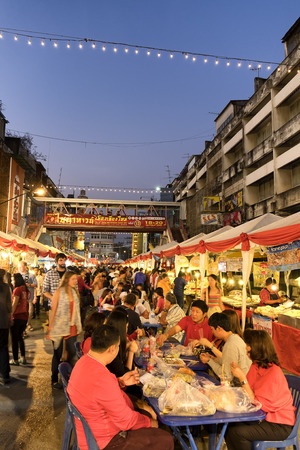 CHIANGMAI THAILAND - FEBRUARY 18 : Chinese New Year in Thailand. Popular tourist food and visit the local fruit market to the Chinese Warorot market . on February 18 , 2015 in Chiang Mai,Thailand.のeditorial素材