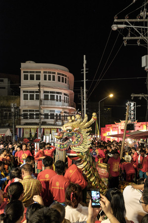 CHIANGMAI THAILAND - FEBRUARY 19 : Chinese New Year in Thailand. Many tourists attention Dragon stunt show to the Chinese Warorot market. on February 19 , 2015 in Chiang Mai,Thailand.のeditorial素材