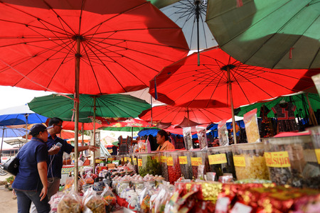 CHIANG RAI THAILAND - FEBRUARY 13, 2017 : Mae Sai market, Thailand and foreign tourists walking tour popular market in Mae Sai. Because has a a variety of products and cheap. This market open daily.のeditorial素材