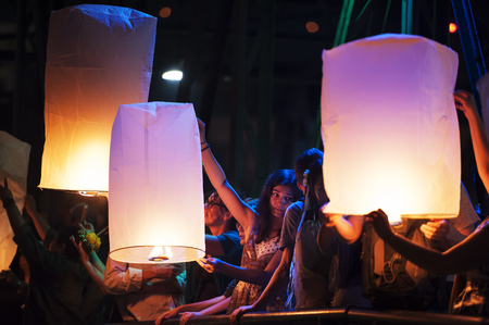 CHIANG MAI, THAILAND - NOVEMBER 3, 2017 : Loy Krathong festival, Unidentified tourist lights floating lanterns made of paper annually Loy Krathong Festival, popular place is the Ping River of the cityのeditorial素材