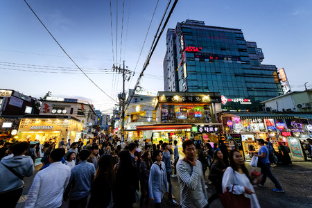 SEOUL, KOREA - OCTOBER 4, 2015 : Hongdae shopping street, Korean people tourists walking shopping the neighbourhood. It is fashionable to be the most popular. neighbourhood is must when traveling.のeditorial素材