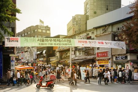 SEOUL, KOREA - OCTOBER 4, 2015 : Hongdae shopping street, Korean people tourists walking shopping the neighbourhood. It is fashionable to be the most popular. neighbourhood is must when traveling.のeditorial素材