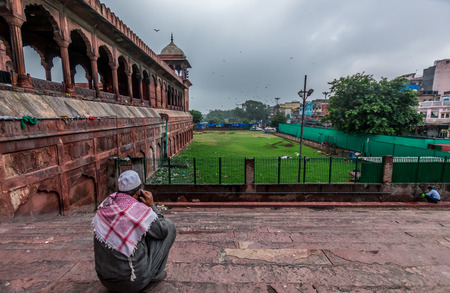 The Man Talking on Mobile at Jama Masjid Delhiのeditorial素材
