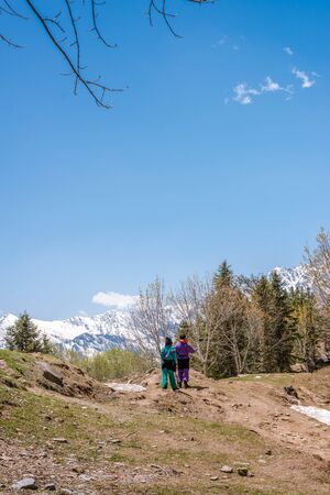 Manali, Himachal Pradesh, India - May 01, 2019 : Tourist enjoying in gulaba. Road to Rohtang pass in himalayas, indiaのeditorial素材