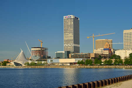 Milwaukee lake front buildingのeditorial素材
