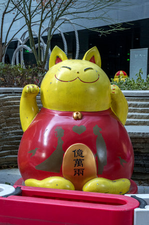 Statue of a cat in the street, Hong Kong, Chinaの写真素材