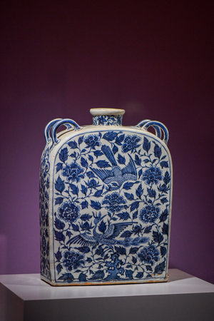 Chinese porcelain vase in a museum, closeup of photoのeditorial素材