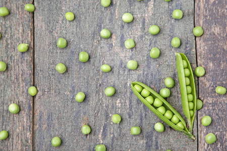 Fresh green peas on wooden tableの写真素材