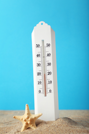 White thermometer with starfish on blue backgroundの写真素材