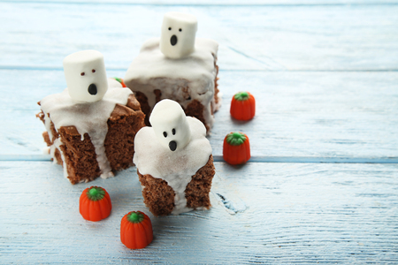 Halloween cookies with marshmallows and pumpkins on wooden tableの写真素材