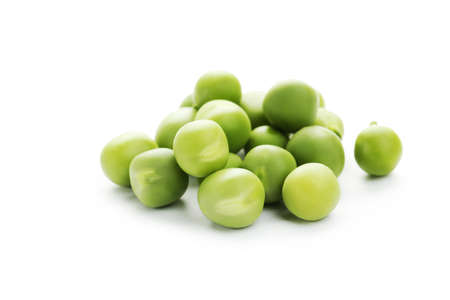Green peas isolated on white backgroundの写真素材
