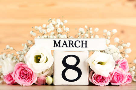 Cube calendar and flowers on wooden backgroundの写真素材