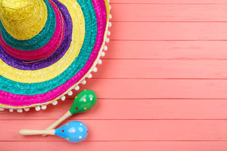 Mexican hat and maracas on wooden tableの写真素材