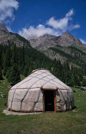 A yurt in a mountainの写真素材
