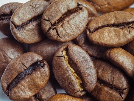Coffee beans isolated on white backgroundの写真素材