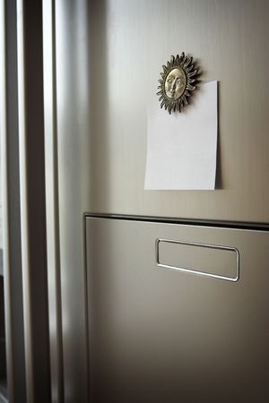  Blank paper on refrigerator door.
の写真素材