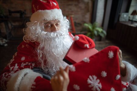 Santa Claus gets a gift and intends to give it to herの写真素材